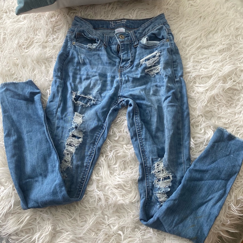 No Boundaries Mid-Rise Skinny Jeans - Picture 2 of 4